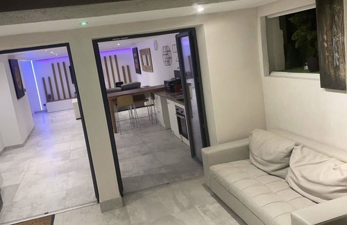 Feyzin Apartment | Appartement Calme à 10 Minutes du Centre de Lyon