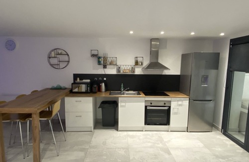 Feyzin Apartment | Appartement Calme à 10 Minutes du Centre de Lyon