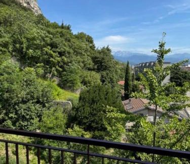 Saint-Martin-le-Vinoux Apartment | Appartement calme avec vue à 20 minutes de la gare