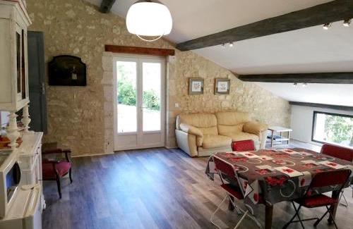 Castera-Lectourois Apartment | Appartement charmant à Castéra-Lectourois avec piscine partagée