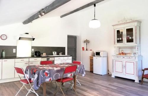 Castera-Lectourois Apartment | Appartement charmant à Castéra-Lectourois avec piscine partagée
