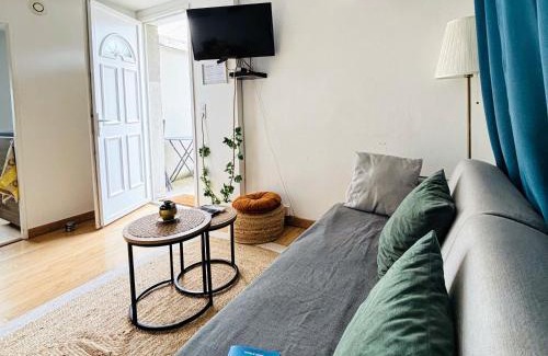 Vaulx-en-Velin Apartment | Appartement climatisé avec terrasse - Goupama Stadium, Eurexpo, LDLC Arena, La Soie