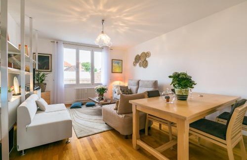 Faubourg Sud Apartment | Appartement Climatisé 7mn Centre Ville 95M2 4 Adultes Bébé Garage Sous sol Arrivée Autonome