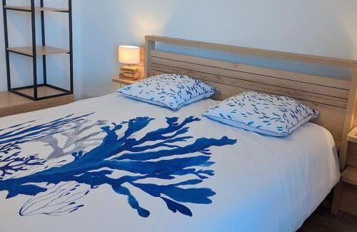 Plonevez-Porzay Apartment | Appartement Confort pour 2 personnes Sur la plage Les pieds dans leau