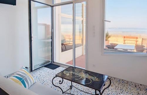 Plonevez-Porzay Apartment | Appartement Confort pour 2 personnes Sur la plage Les pieds dans leau