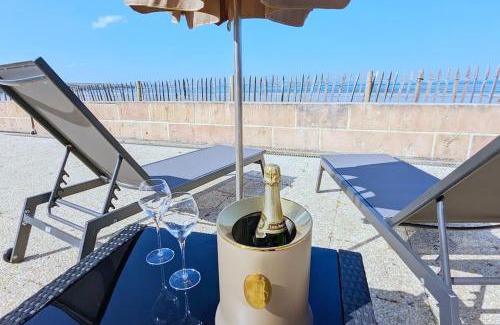 Plonevez-Porzay Apartment | Appartement Confort pour 2 personnes Sur la plage Les pieds dans leau