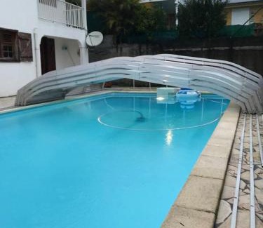 Sainte-Rose Apartment | Appartement confort à Sainte-Rose avec piscine partagée