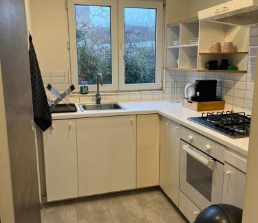 Vorst Apartment | Appartement confortable avec garage premier étage sans terrasse