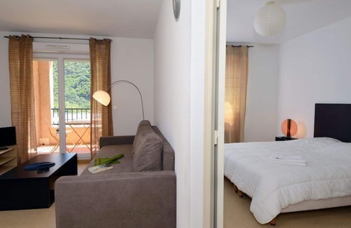 Avene Condo | Appartement Confortable à 800 du Centre Thermal