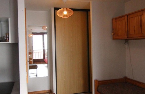 Eclose-Ouest Apartment | Appartement cosy 2 pièces, balcon sud, proche remontées et commerces, parking, casier à skis, 5 pers - FR-1-405-107