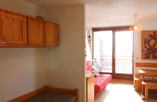 Eclose-Ouest Apartment | Appartement cosy 2 pièces, balcon sud, proche remontées et commerces, parking, casier à skis, 5 pers - FR-1-405-107