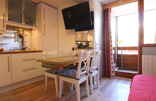 Eclose-Est Apartment | Appartement cosy 4/5 pers. à l'Alpe d'Huez, balcon, prox. commerces & remontées, casier à skis - FR-1-405-341
