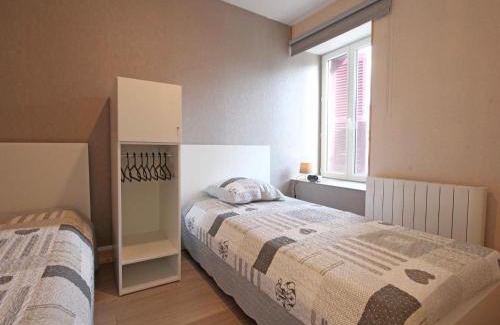 Segrie-Fontaine Apartment | Appartement cosy au-dessus d'un café littéraire avec jardin et location de vélos, proche de Condé-en-Normandie - FR-1-497-93