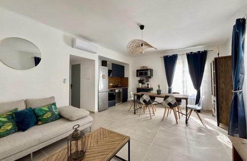 Aigues-Mortes Medieval City Apartment | Appartement cosy Aigues-Mortes centre 4 pers