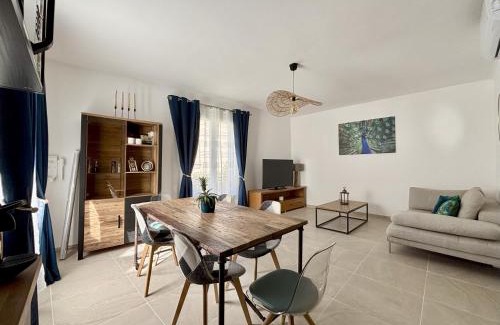 Aigues-Mortes Medieval City Apartment | Appartement cosy Aigues-Mortes centre 4 pers