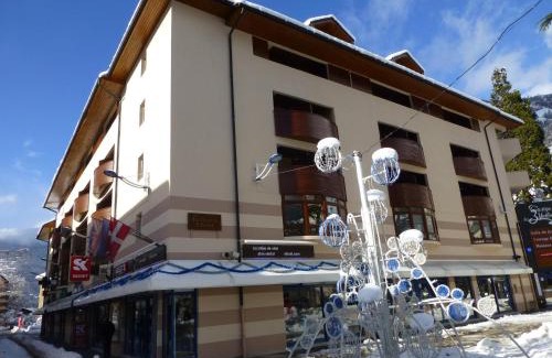 Brides-les-Bains Apartment | Appartement cosy 2 pièces avec balcon et parking, au centre de Brides-les-Bains, proche télécabine. - FR-1-512-204