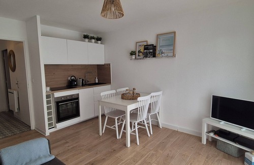 Saint-Marc-sur-Mer Apartment | Appartement Cosy et Chaleureux à 100m de la Plage, au Centre de St Marc sur Mer!