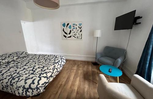 Thizy-les-Bourgs Apartment | Appartement Cosy Charme Ancien