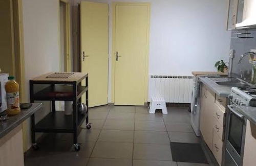 Yssingeaux Apartment | Appartement Dans une Maison Avec Jardin à 5 Minutes du Centre Ville