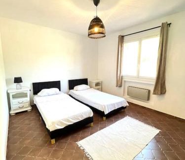 Rognac Apartment | Appartement de 2 à 6 personnes 3 chambres proche Aéroport Marseille Marignane -confortable - et tout équipé