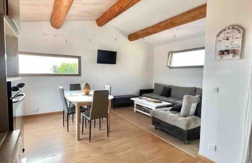 Rognac Apartment | Appartement de 2 à 6 personnes 3 chambres proche Aéroport Marseille Marignane -confortable - et tout équipé
