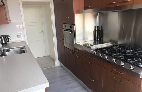 Desnes Apartment | Appartement de deux chambres avec espace proche autoroute