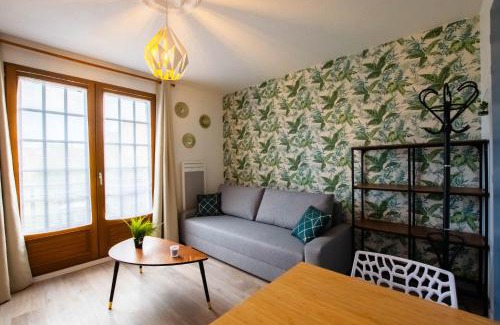 Courseulles-sur-Mer Apartment | Appartement, duplex à 500m de la mer avec balcon