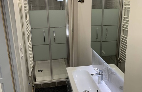 Saint-Quentin Apartment | Appartement Entier 2 Chambres 2 Salles de Bain, Internet Fibre, Netflix