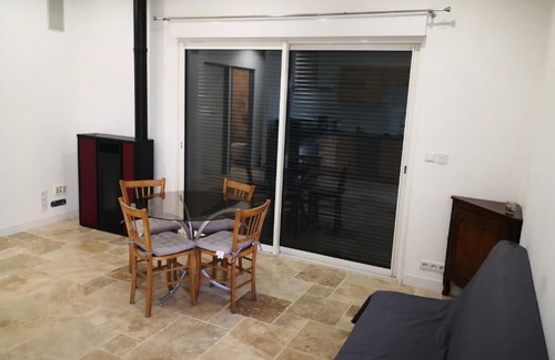 Saint-Morillon Apartment | Appartement entier dans dépendance