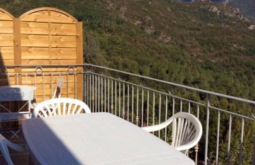 Isolaccio-di-Fiumorbo Apartment | Appartement charmant à Isolaccio-Di-Fiumorbo, 55m², balcon