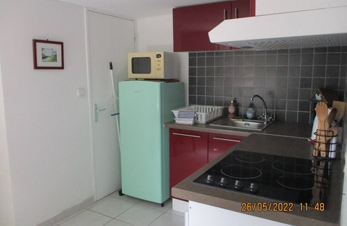 Labastide-Rouairoux Apartment | Appartement en sous-sol. Jardin + piscine privés. Situé dans un village.