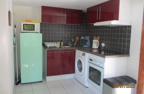 Labastide-Rouairoux Apartment | Appartement en sous-sol. Jardin + piscine privés. Situé dans un village.