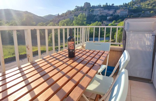 Montbrun-les-Bains Apartment | Appartement Idéal Pour les Vacances Thermales et Familiales. Vue Exceptionnelle