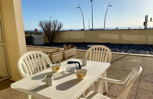Saint-Hilaire-de-Riez Apartment | Appartement T2 Cabine - Terrasse - Face Mer - 4 Pers - Parking - FR-1-323-451
