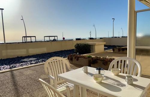 Saint-Hilaire-de-Riez Apartment | Appartement T2 Cabine - Terrasse - Face Mer - 4 Pers - Parking - FR-1-323-451