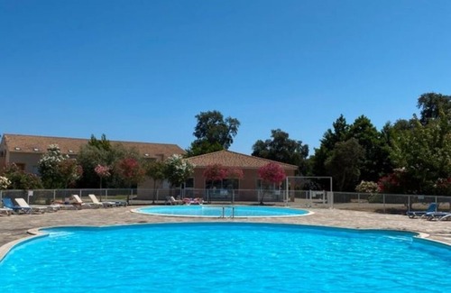 Santa-Maria-Poggio Apartment | Appartement Costa Verde, vue mer Avec Piscine et Plage à 400 m