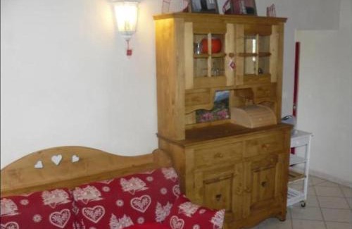 Saint-Jean-d'Arves Apartment | appartement gentiane 4personnes dans gite "la maison d'augustin" classé 3 étoiles,la tour,73530 st jean d'arves