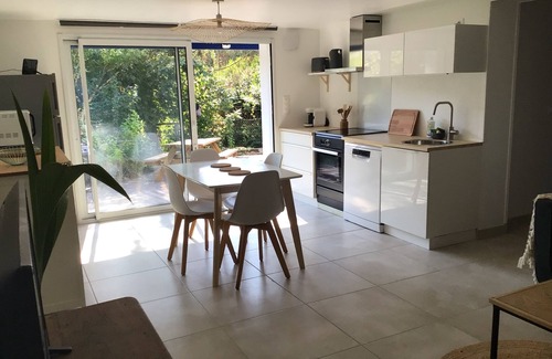 Behobie Apartment | Appartement Indépendant Avec Terrasse au Sein Dune Maison Basque