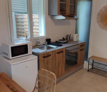Cannes-et-Clairan Apartment | appartement indépendant f2 avec terrasse et jardin