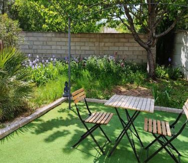 Cannes-et-Clairan Apartment | appartement indépendant f2 avec terrasse et jardin