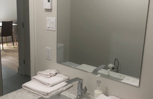 Pointe Claire Apartment | Appartement intergénérationnel à louer dans maison unifamiliale. Entrée privée.