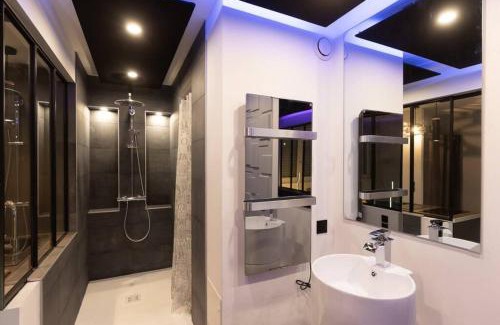 Plantieres Queuleu Apartment | Appartement-jacuzzi/love room à 800m du centre