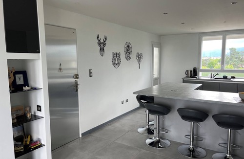 Romans-sur-Isere Apartment | Appartement Lumineux Avec vue sur la Montagne