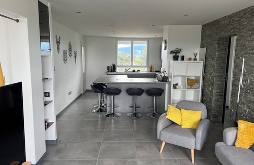 Romans-sur-Isere Apartment | Appartement Lumineux Avec vue sur la Montagne