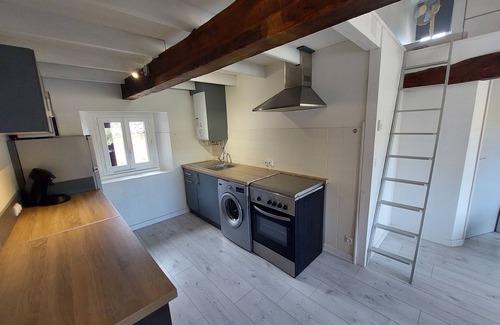 Figeac Apartment | Appartement Lumineux, vue Place Vival