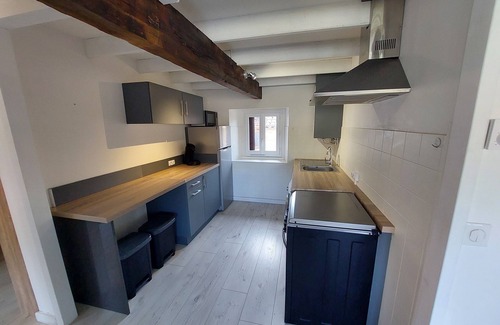 Figeac Apartment | Appartement Lumineux, vue Place Vival