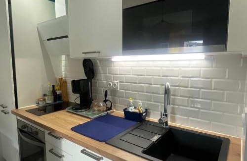 La Jetee Apartment | Appartement moderne avec climatisation et parking au cœur de Canet Plage - FR-1-732-91