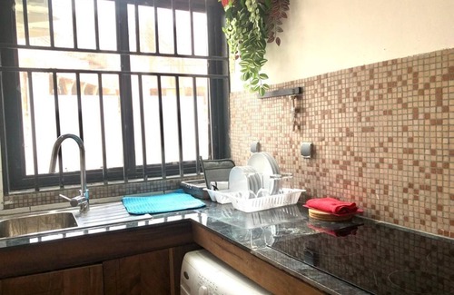 Lingwala Apartment | Appartement Moderne, 1 Chambre, Bandal ,
