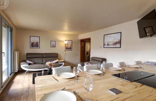 Saint-Chamond Apartment | Appartement Moderne avec Balcon, Parking Privé et Espace Bien-Être à Saint-Chamond - FR-1-496-269