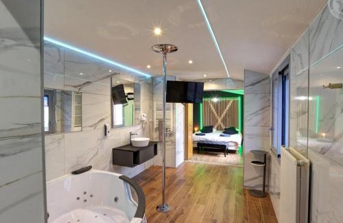 Saint-Chamond Apartment | Appartement Moderne avec Balcon, Parking Privé et Espace Bien-Être à Saint-Chamond - FR-1-496-269